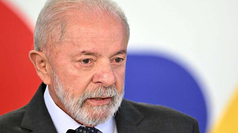 Lula faz visita de Estado &agrave; Fran&ccedil;a em momento de tens&atilde;o com os EUA