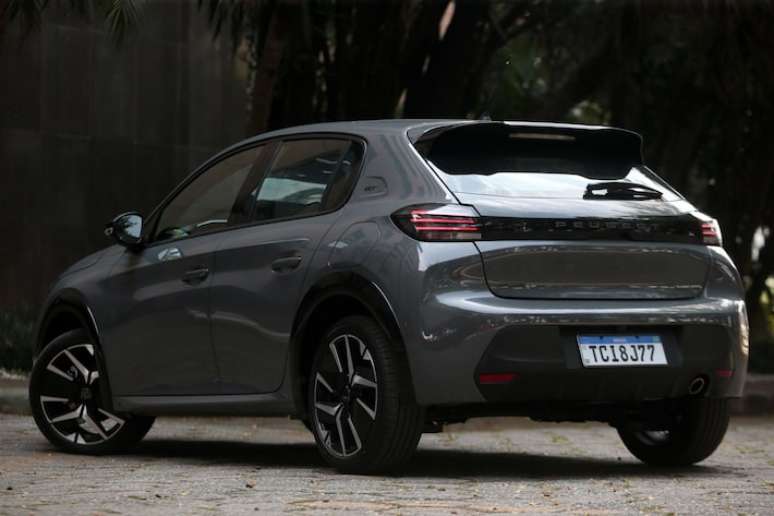 Peugeot 208 foi reestilizado no fim de 2024 e é importado da Argentina