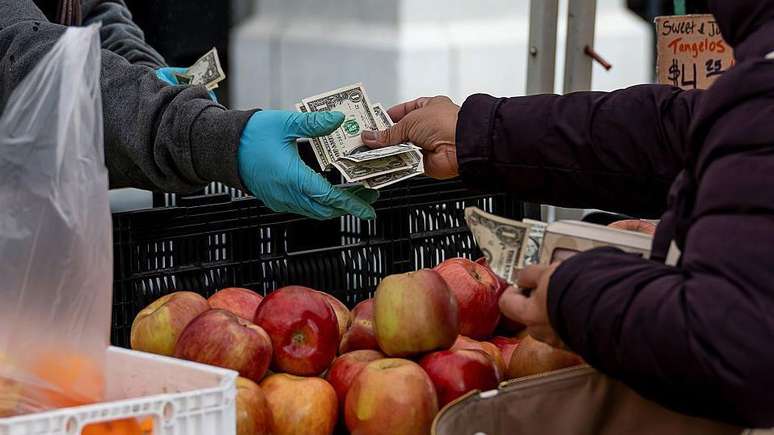 Economistas advertem que a queda do d&oacute;lar est&aacute; ligada &agrave; perda de confian&ccedil;a dos investidores nos EUA