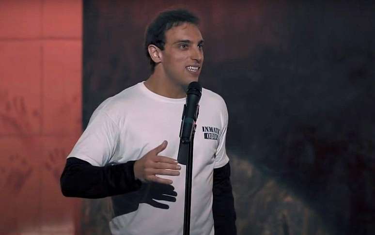 Lins consolidou seu nome no humor com um estilo marcado por piadas consideradas ofensivas e provocativas