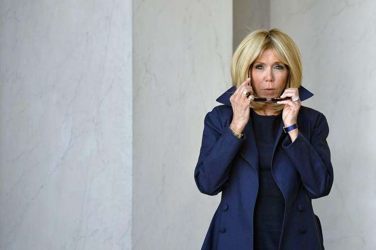 Brigitte Macron deixa o Palácio do Eliseu em 20 de abril de 2018