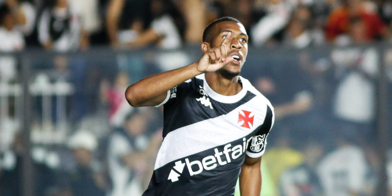 Rayan comemora ap&oacute;s marcar um gol pelo Vasco