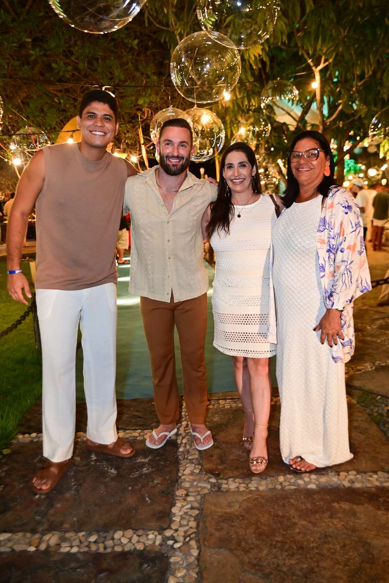 Ex-BBBs reunidos no São João da Thay