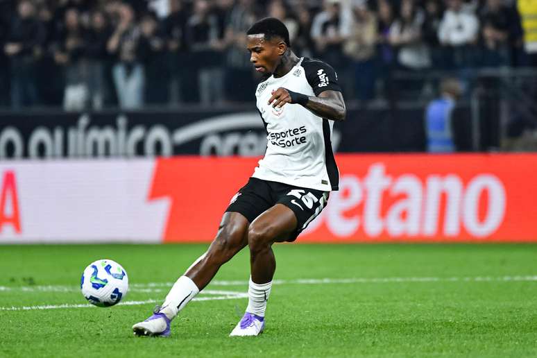 Cacá em ação pelo Corinthians