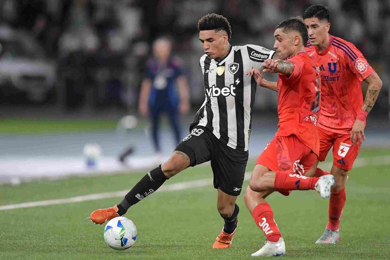 Igor Jesus é uma das esperanças do Botafogo contra o Ceará