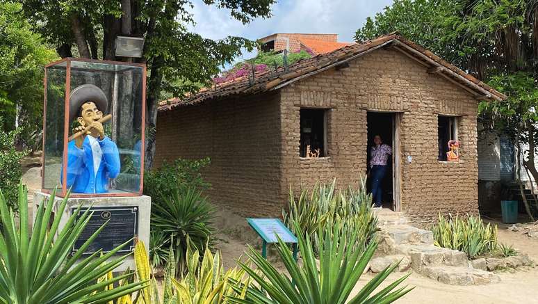 Mais de 60 anos após a morte de Vitalino Pereira dos Santos, conhecido como Mestre Vitalino, o legado do artista permanece bastante vivo, em Caruaru, no Agreste de Pernambuco