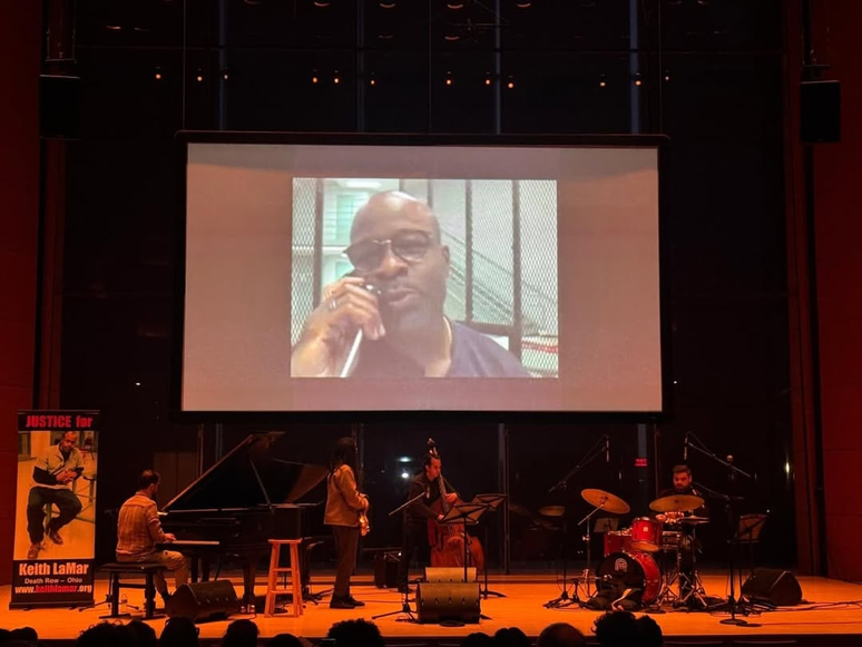 Keith Lamar durante apresentação em show