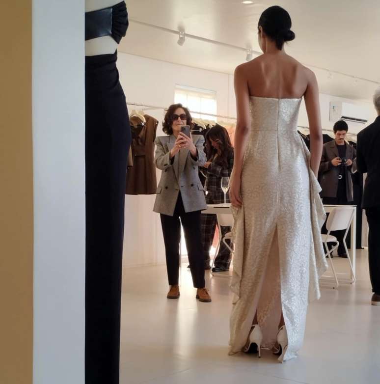 Gloria Kalil registrou alguns vestidos mostrados no evento de inauguração do ateliê