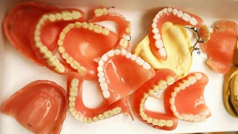 Locais que colocam flúor na água apresentam menos casos de cáries, principalmente em crianças