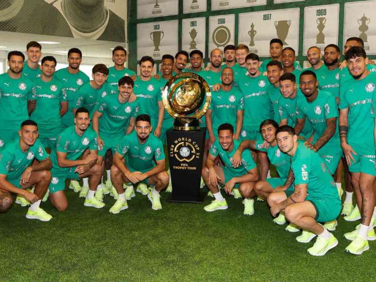 Elenco do Palmeiras na exposição do troféu do Mundial de Clubes da Fifa - Foto: Cesar Greco/SEP