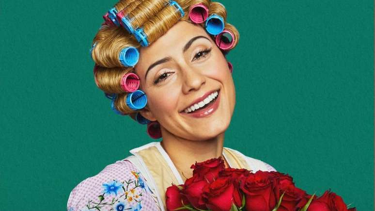 B&aacute;rbara L&oacute;pez caracterizada como Dona Florinda - Divulga&ccedil;&atilde;o
