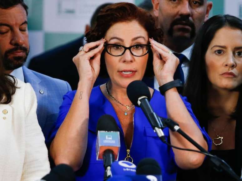 Carla Zambelli anunciou que saiu do País após ser condenada pelo STF Carla Zambelli anunciou que saiu do País após ser condenada pelo STF