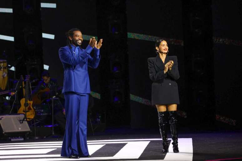 Pr&ecirc;mio da M&uacute;sica Brasileira 2025: a dupla de apresentadores Nanda Costa e Fabr&iacute;cio Boliveira