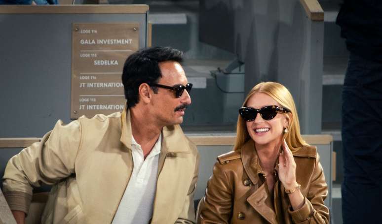 In the palette! Marina Roy Barbosa and Rodrigo Santoro combine looks in earthy tones and boast style during a tennis match