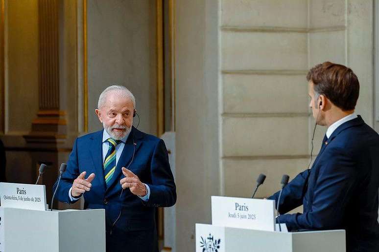 Lula e Macron em coletiva de imprensa no Palácio do Eliseu, em Paris Lula e Macron em coletiva de imprensa no Palácio do Eliseu, em Paris