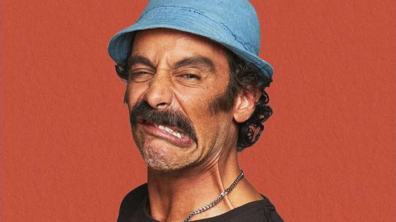 Miguel Islas caracterizado como Ram&oacute;n Vald&eacute;s (Seu Madruga) - Divulga&ccedil;&atilde;o