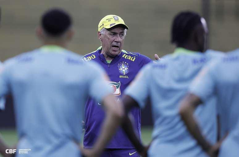 Ancelotti comanda treino da Seleção Brasileira