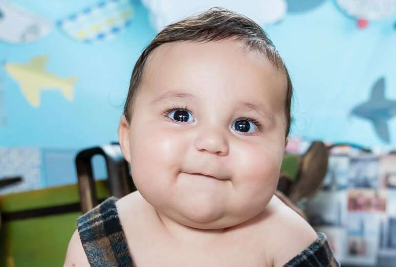 Ravi, filho de Viih Tube e Eliezer, em foto comemorando seus seis meses de vida
