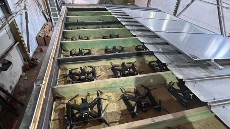 O SBU disse que os drones estavam escondidos em cabines de madeira dentro de caminh&otilde;es