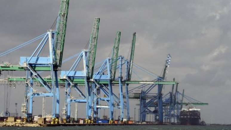 Porto de Fos-sur-Mer, na região de Marselha, ponto de embarque das armas destinadas a Israel.