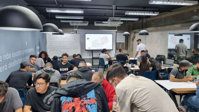 Unifecaf offers courses with practice and technological resources
