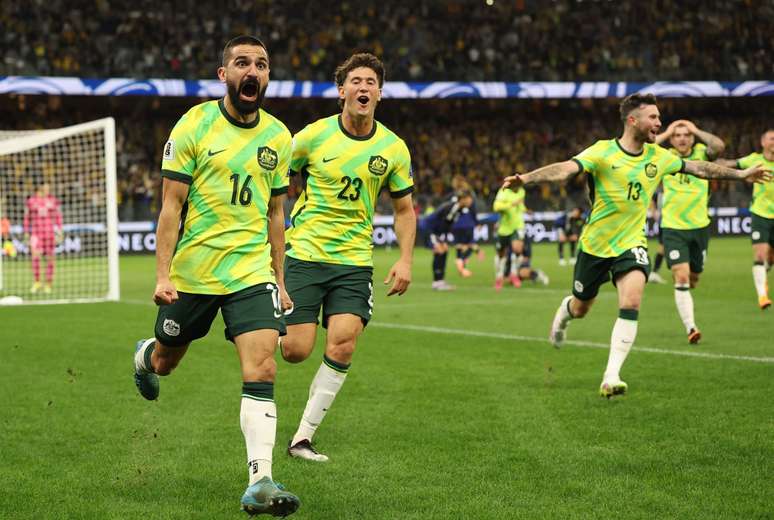 Behich comemorando o gol da Austrália 