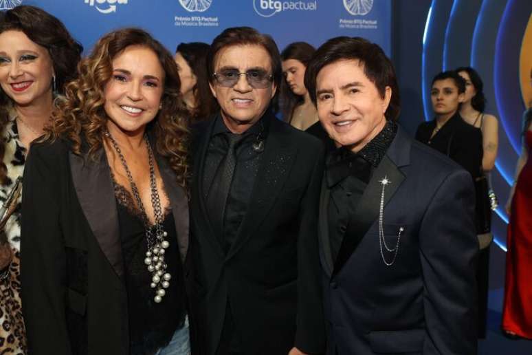 Daniela Mercury com Chit&atilde;ozinho e Xoror&oacute;, os homenageados da noite