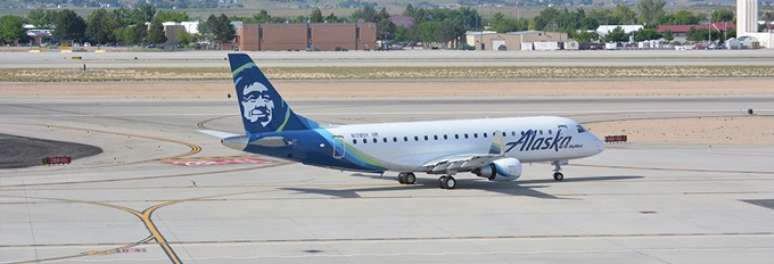 Avião modelo E175 operado pela Alaska Airlines