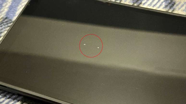 Grampear recibos de compra na caixa do Switch 2 está danificando a tela do console