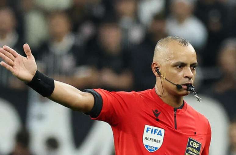 Itsv&aacute;n Kovacs,hoje considerado melhor &aacute;rbitro Europeu, faz parte da lista dos ju&iacute;zes do Mundial de clubes.