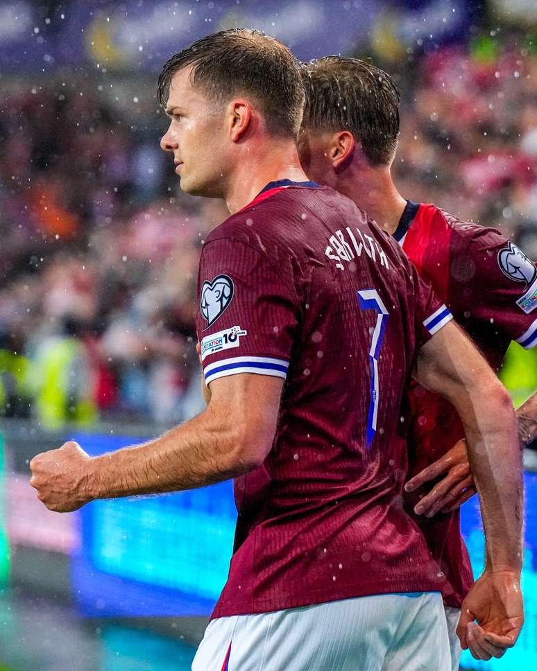 Sorloth comemorando o primeiro da Noruega 