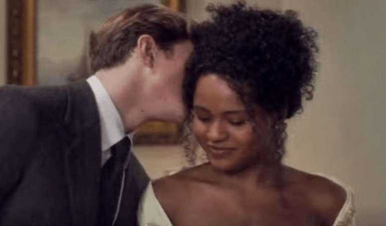 Qual é o final de Beatriz (Duda Santos) em 'Garota do Momento'? mocinha tem casamento marcado com Beto (Pedro Novaes), fica grávida e adota uma menina.