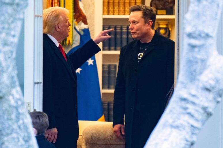 Trump e Musk est&atilde;o trocando alfinetadas nas redes sociais