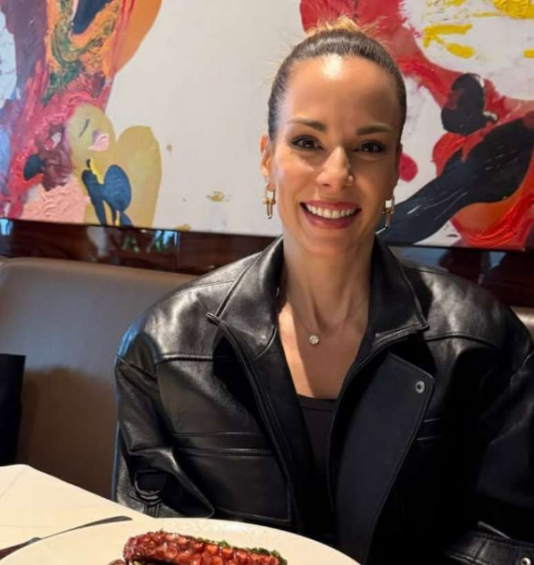 Ana Furtado cai do cavalo, quebra duas costelas e revela que recupera&ccedil;&atilde;o 'd&oacute;i muito'