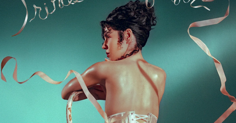 Marina lança 'Princess Of Power' em disco de vinil rosa