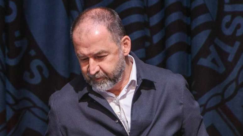 Augusto Melo est&aacute; afastado da presid&ecirc;ncia do Corinthians, mas tenta retornar.