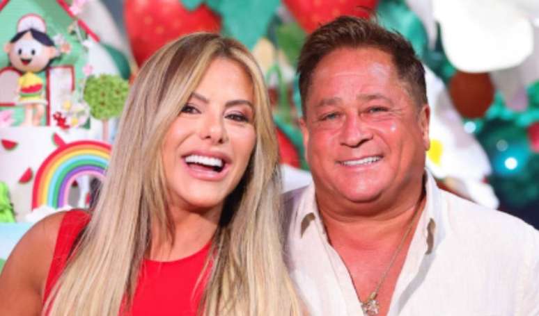 Mulher de Leonardo, Poliana Rocha posta foto rar&iacute;ssima com cabelo diferente e franjas - este visual da m&atilde;e de Z&eacute; Felipe vai te chocar! Veja.