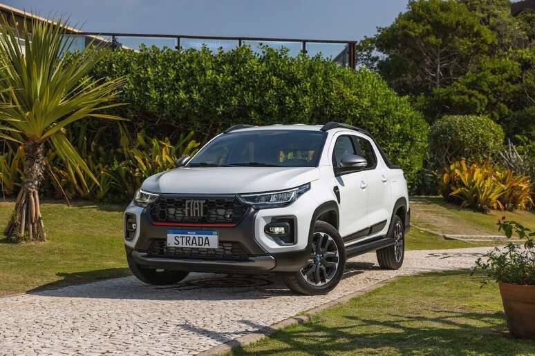 Fiat Strada se mant&eacute;m como carro mais vendido do Brasil