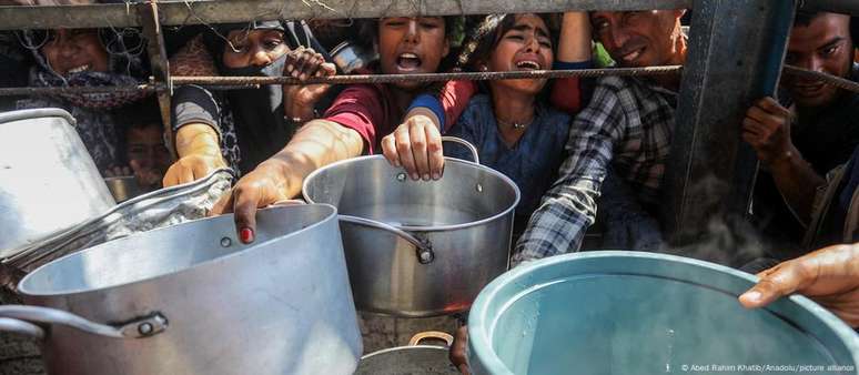 Mais de 2 milh&otilde;es de palestinos est&atilde;o amea&ccedil;ados pela fome, agravada pelos bloqueios de ajuda humanit&aacute;ria impostos por Israel 