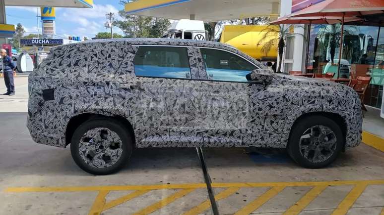 Novo Renault Boreal flagrado em testes no Brasil