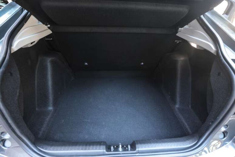 Porta-malas do Citroën Basalt é um dos maiores da categoria, com 490 litros de volume