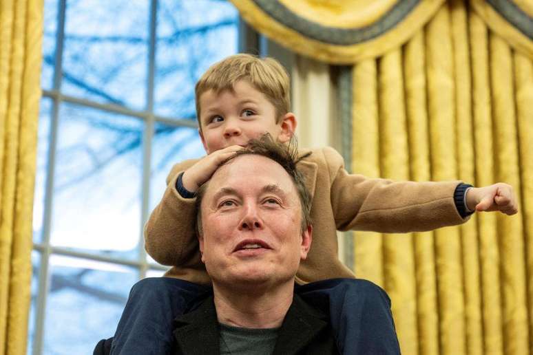 Algumas fontes dizem que Musk tem 14 filhos