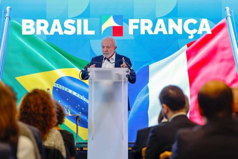 Lula está na França, onde vai participar de uma conferência sobre oceanos.