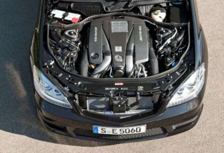 Motor V8 biturbo de 5.5 litros com 571 cv (