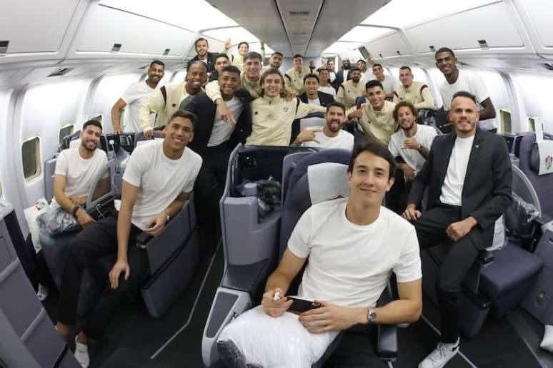 Delegação do Fluminense em viagem para os EUA, onde disputará o Mundial de Clubes