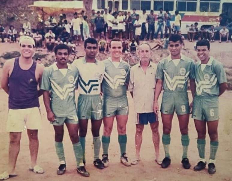 Cafu with Guarani's T -shirt at the beginning of his career, in the field of the Irene garden, who would have immortalized in the penta.