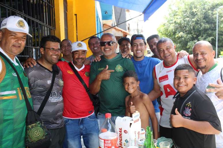 João de Ilda, Gilmar, Uoshington and Sérgio: Irene Garden Parces. With the red shirt, the brother of Cafu, Marcelo.