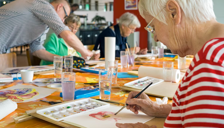 Group art is good for the head of the elderly; Learn the reasons and how to choose the ideal activity