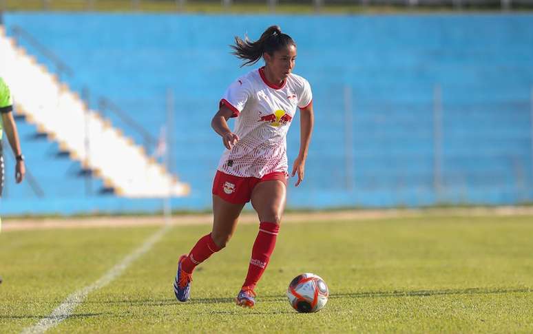 Tayna Lima, jogadora do time sub-20 das Bragantinas. 