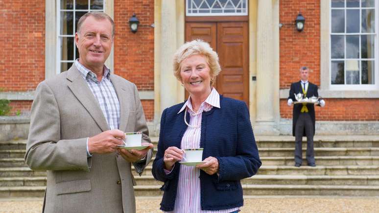 A soci&oacute;loga Aliz&eacute;e Delpierre descreve a rela&ccedil;&atilde;o entr os ricoso e seus empregados como uma "explora&ccedil;&atilde;o dourada"